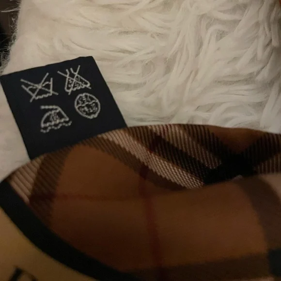 Burberrys silk scarf - Picture 4 of 6